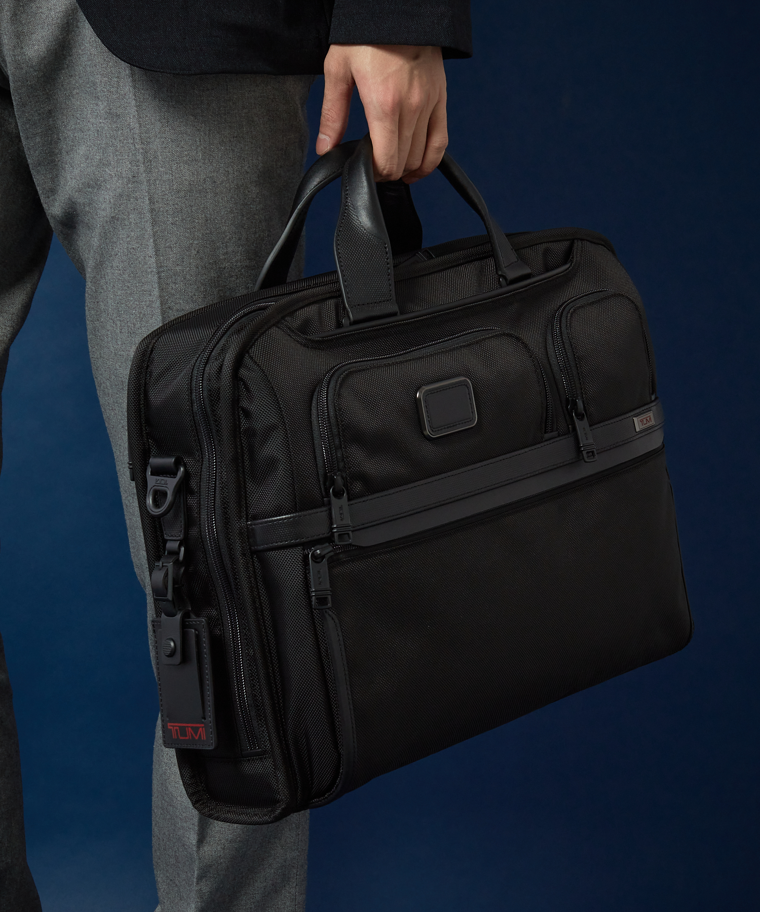 トゥミ TUMI ALPHA コンパクト・ラージスクリーン・コンピューター