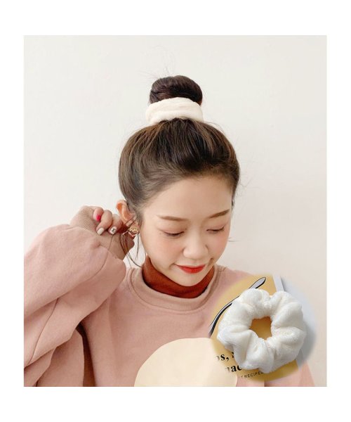 セール シュシュ ヘアゴム かわいい ヘアアクセサリー 大ぶり ふわもこ 髪飾り 髪まとめ 冬 無地 シンプル オシャレ セイヘイショップ Seiheishop Magaseek