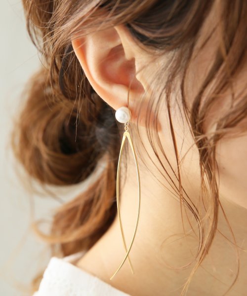 カーブクロスデザイン一粒パールピアス オシャレウォーカー Osharewalker Magaseek