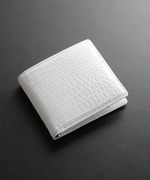 sankyoshokai(サンキョウショウカイ)/スモールクロコダイルレザー二つ折り財布メンズ/ホワイト