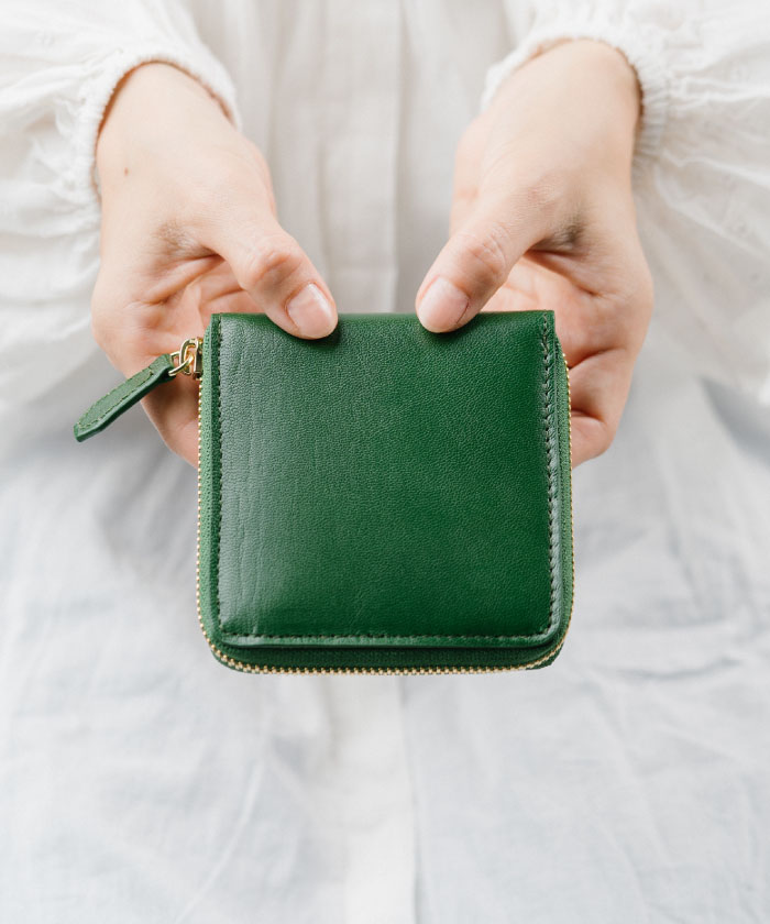 【美品✨】イルビゾンテ 二つ折り財布 緑 グリーン ロゴ型押し 本革レザー