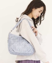 MK MICHEL KLEIN BAG(エムケーミッシェルクランバッグ)/【2WAY】チャーム付きフラワーカットワークトート/ライトブルー