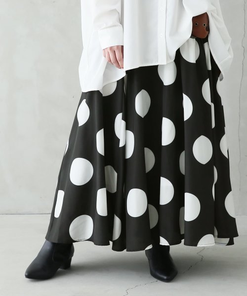 ドット柄フレアロングスカート オシャレウォーカー Osharewalker Magaseek