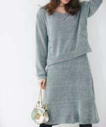 tocco closet(トッコクローゼット)/フラワーレース装飾Ｖネックトップス×フレアスカートのモールニットソーセットアップ/GRAYSH BLUE