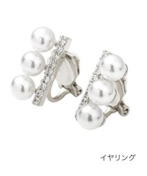 cream dot/気品漂う、3連パール×ビジューのバーのイヤリング/ピアス/503779452