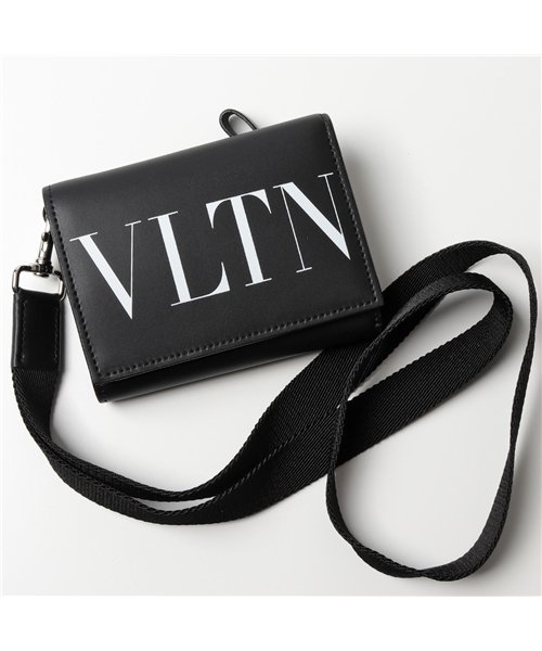 VALENTINO(ヴァレンティノ)/【VALENTINO(ヴァレンティノ)】UY2P0R60JBS VLTN ネックストラップ付 レザー 三つ折り財布 小銭入れ付き ロゴ 0NO メンズ/ブラック