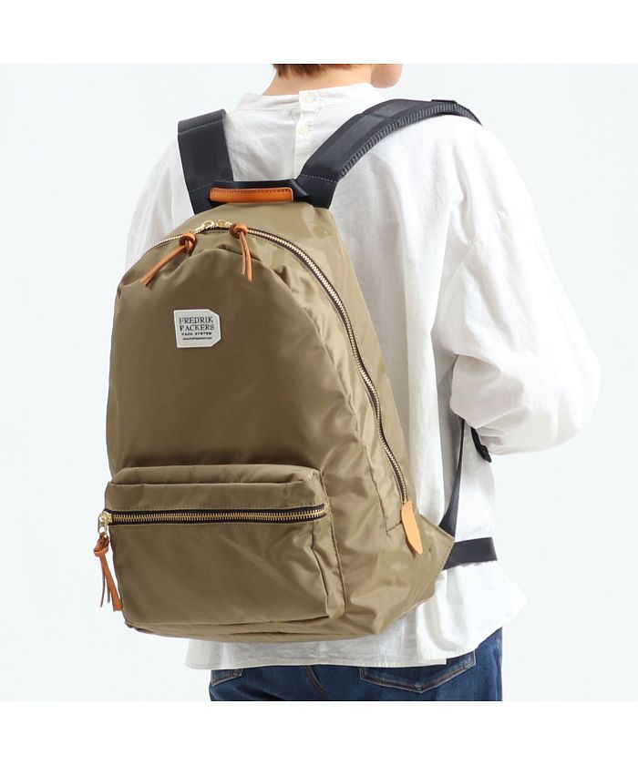 Fredrik packers カーキのリュックサック