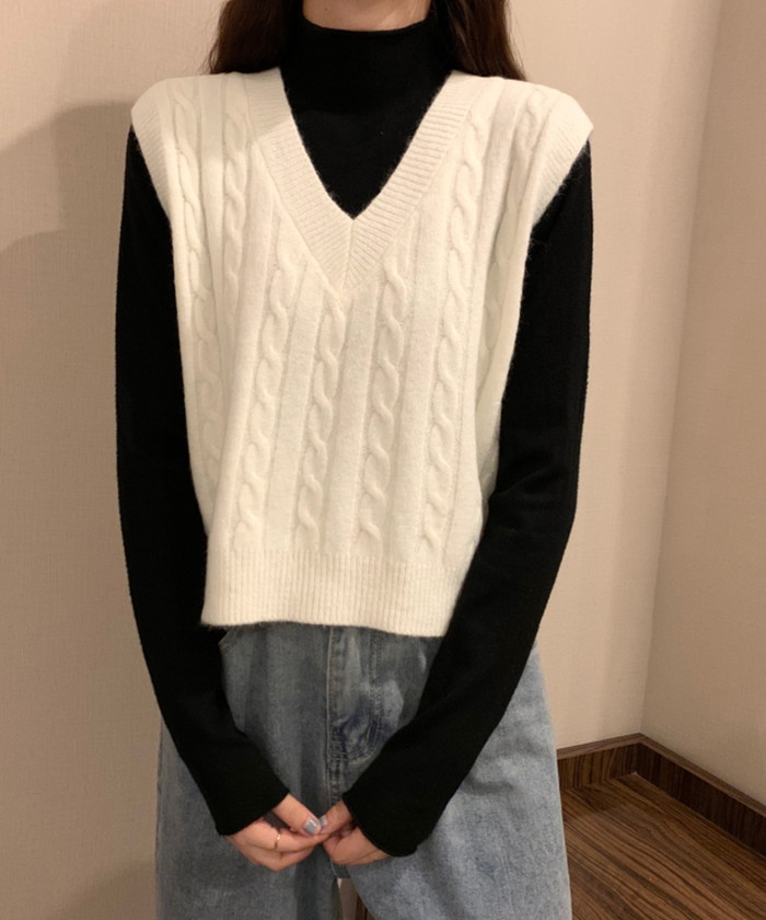 ショート丈 Vネック ケーブルニット ベスト