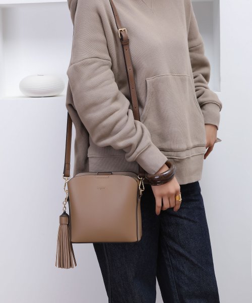 UNGRID bag(アングリッド　バッグ)/スムース ビッグタッセルショルダーバッグ/DBEG