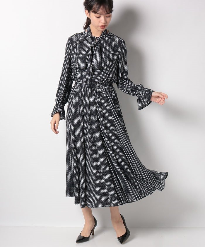 セール モノトーンプリントフレアワンピース アナイ Anayi Magaseek