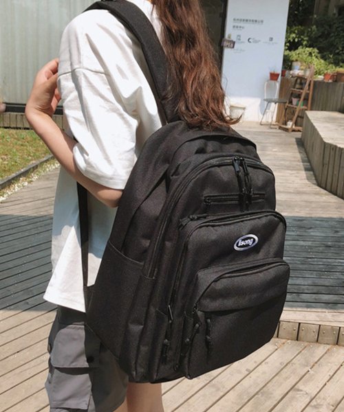 セール 30 Off マルチポケットカジュアルリュック 多種類のポケットで収納が多いのが嬉しいポイント 軽くてラフに使いやすい フェルトマリエッタ Felt Maglietta Magaseek