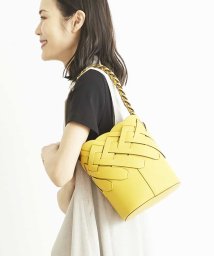 MK MICHEL KLEIN BAG(エムケーミッシェルクランバッグ)/編みデザインバケツバッグ/イエロー