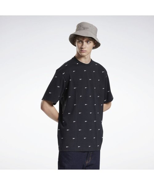Reebok(リーボック)/クラシックス オールオーバープリント ニット Tシャツ / Classics Allover Print Knit T－Shirt/ブラック