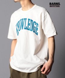 NOLLEY’S goodman(ノーリーズグッドマン)/【BARNS OUTFITTERS/バーンズアウトフィッターズ】別注 KNOWLEDGE プリントTシャツ/ホワイト