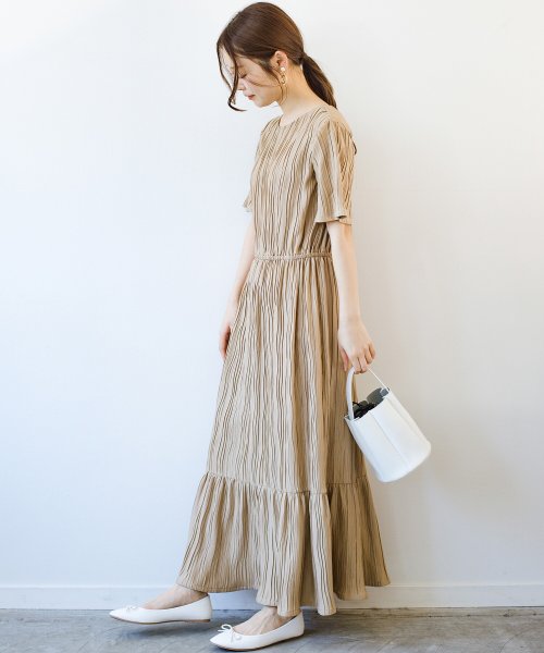 やる気が出ない日もパッと着てかわいくなれる ランダムプリーツのティアードワンピース ハコ Haco Magaseek