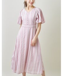 tocco closet(トッコクローゼット)/飾りくるみ釦付きハシゴレース×ストライプフラワー刺繍ワンピース/PINK