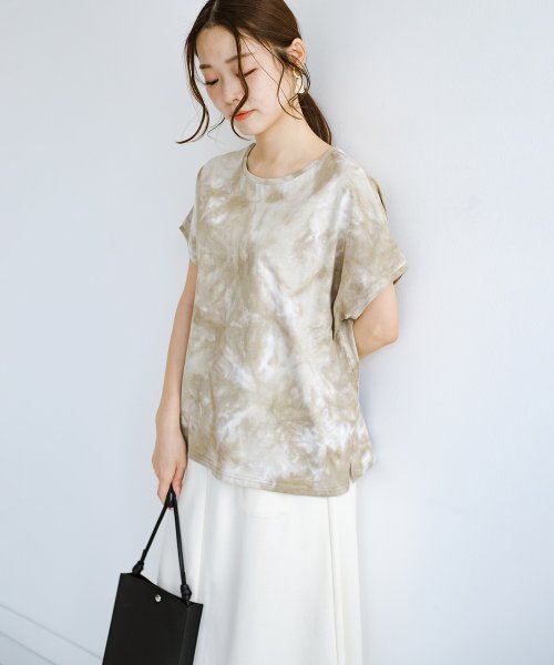定番コーデをアップデート 落ち着いた配色が大人っぽいタイダイ柄tシャツ ハコ Haco Magaseek 定番コーデをアップデート 落ち着いた配色が大人っぽいタイダイ柄tシャツ ハコ Haco Magaseek