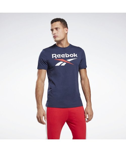 Reebok(リーボック)/グラフィック シリーズ リーボック スタックト Tシャツ / Graphic Series Reebok Stacked Tee/ネイビー