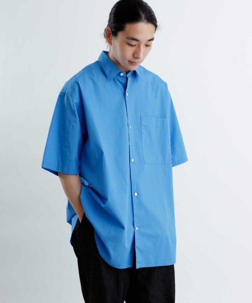 ADAM ET ROPE'(アダム　エ　ロペ)/ビッグシルエット レギュラーカラー 半袖シャツ/ブルー系（47）