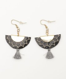 CAYHANE(チャイハネ)/【チャイハネ】プフ刺繍ピアス IJCZ1217/ブラック