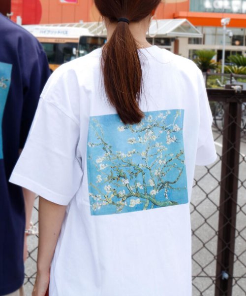 GLOSTER(GLOSTER)/【Art collector】 VINCENT VAN GOGH バックプリント アーティストフォトTシャツ/ホワイト