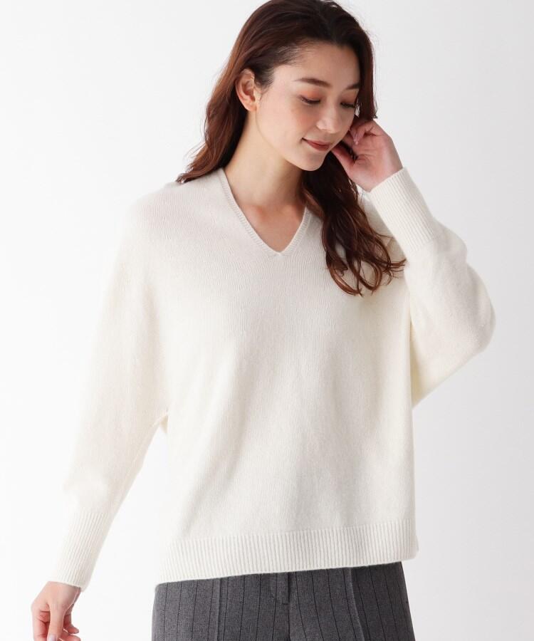 ディープVネックドルマンスリーブニット