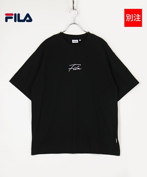 FILA(フィラ)/【別注】【FILA】 フィラ 筆記体ロゴ 刺繍 半袖 Tシャツ    /ピュアブラック