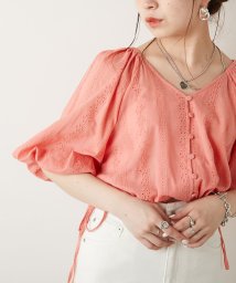 CHICO(チコ)/【Chico】クロップドボリューム袖刺繍ブラウス/ピンクオレンジ