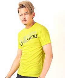 LUXSTYLE(ラグスタイル)/RUMSODAロゴプリントラインストーンTシャツ/Tシャツ メンズ 半袖 ロゴ プリント ラインストーン/イエロー