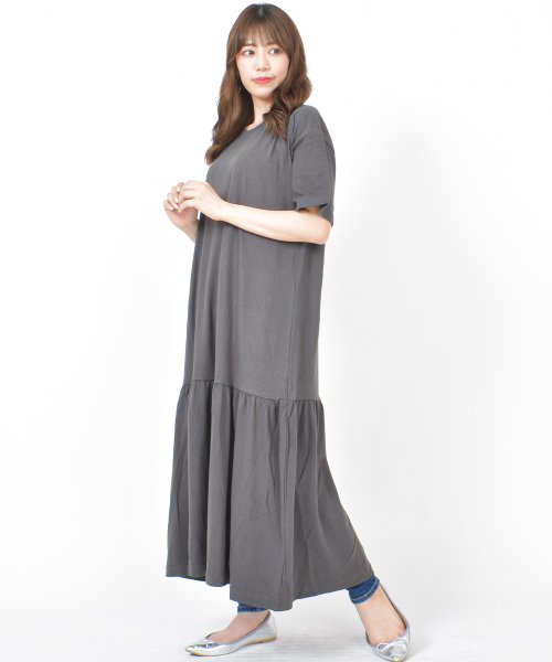 裾ティアードワンピース 着るだけでコーデが完成 裾のティアードがポイントのロングワンピース ゆるいシルエットで体型カバーにも フェルトマリエッタ Felt Maglietta Magaseek