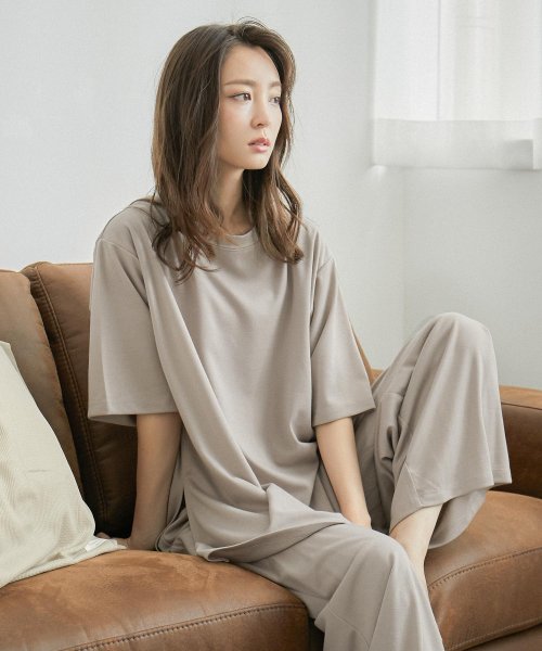 さらさらタッチが気持ちいいセットアップルームウェア 上下2点set 部屋着 パジャマ ワンマイルウェア ビッグシルエット 外出 クルーネック Tシャツ カットソ ファッションレター Fashion Letter Magaseek