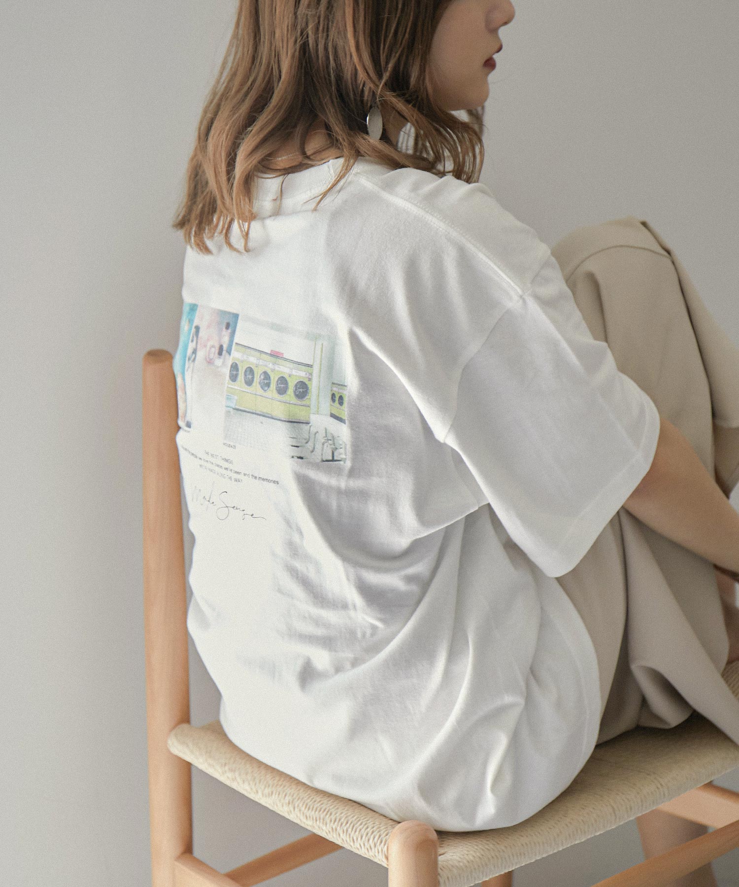 セール 後ろ姿もさり気なくお洒落なバックプリントビッグシルエットtシャツ レディース トップス プルオーバー ゆったり バックプリント クルーネック 5分袖 半袖 オー ファッションレター Fashion Letter Magaseek