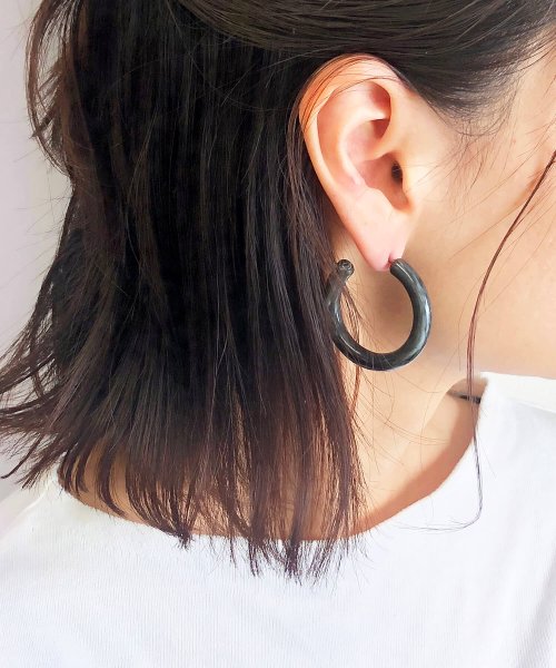 アクリルビックフープピアス Vatsurica Vatsurica Magaseek