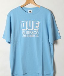 ALWAYS GOOD TIME NEW BASIC STORE(オールウェイグッドタイムニューベーシックストア)/【QUE　/ キュー】　USAコットン　QUE ロゴ　SURF/サーフTEE　/サックス