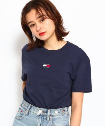 TOMMY JEANS(トミージーンズ)/バッジロゴTシャツ/ネイビー 