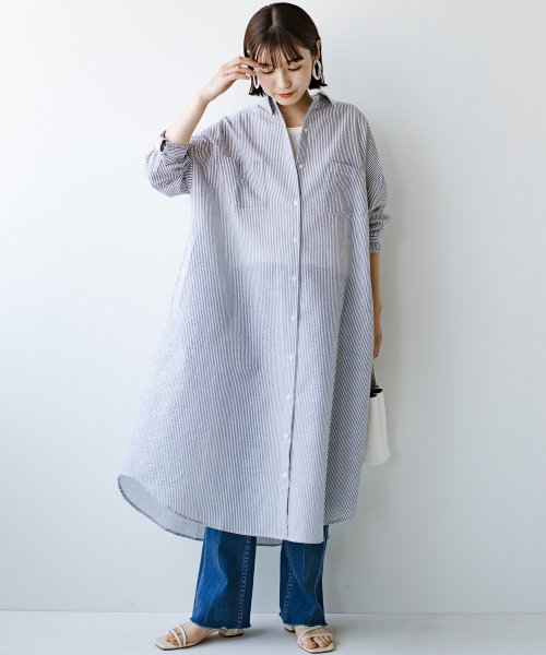 ハコ Haco 手帳に付けた星マーク見つけて今日も元気でいられるよ陽の強い朝も 肌寒い夜も越えられる羽織りにもなるシャツワンピース By You Made Me Magaseek