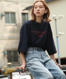 ZIP FIVE(ジップファイブ)/【fh7905－fh7906】FILA ワンポイントセンター刺繍＆メッセージ刺繍半袖ビックシルエットTシャツ/ネイビー系1