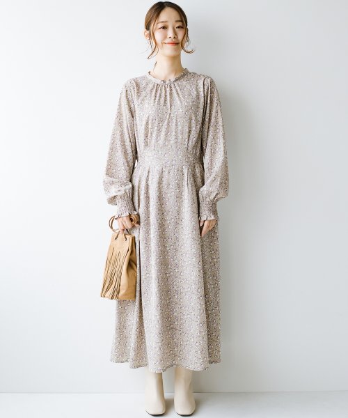 F 自然なウエストマークでスタイルアップを叶えてくれる コーデが華やぐギャザーフレアーワンピース ハコ Haco Magaseek