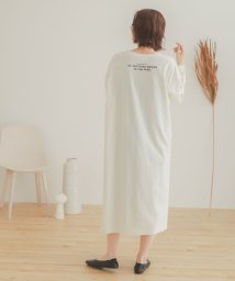 SENSE OF PLACE by URBAN RESEARCH(センスオブプレイス バイ アーバンリサーチ)/バックロゴTシャツワンピース/OFFWHITE