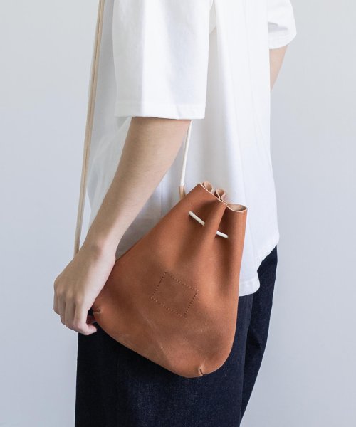 巾着バッグ ショルダーバッグ メンズ レディース 日本製 本革 ミニポーチ 斜め掛け 牛革 トコヌメ革 栃木レザー カジュアル フェス アウトドア フォーマル ロッキーモンロー Rocky Monroe Magaseek