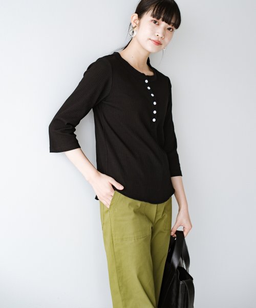 セール メンズライクと女っぽのいいとこ取りでおしゃれに深みを 合わせやすいのに地味にならない七分袖のヘンリーネックtシャツby Who Made Me ハコ Haco Magaseek