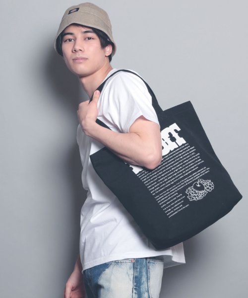 MAISON mou(メゾンムー)/【FRUIT OF THE LOOM/フルーツオブザルーム】CAL PRINT TOTE/白黒プリントトートバッグ/チャコールグレー