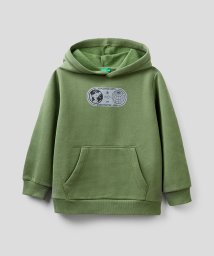 BENETTON (UNITED COLORS OF BENETTON BOYS)(ユナイテッド　カラーズ　オブ　ベネトン　ボーイズ)/キッズフロントプリントスウェットフードパーカーB/カーキ