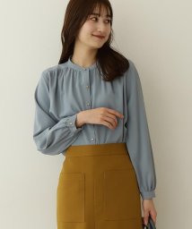 N Natural Beauty Basic(エヌナチュラルビューティベーシック)/ゴールドボタンスタンドカラーブラウス/ブルー