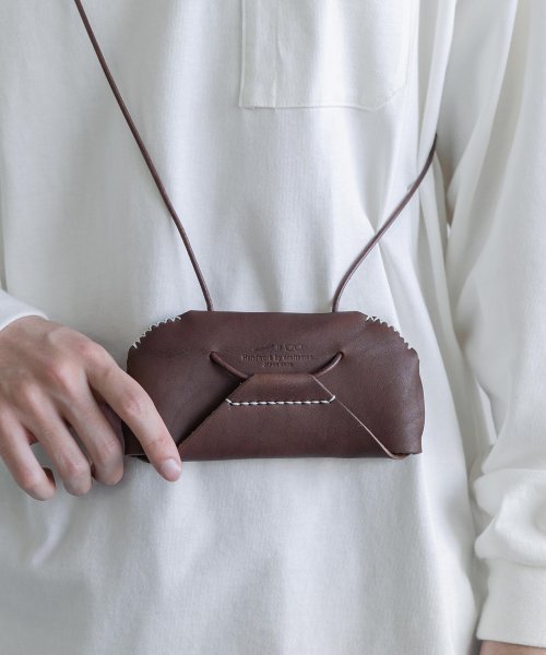 メガネケース ペンケース ミニショルダーバッグ 日本製 牛革 本革 栃木レザー 国産 シンプル カジュアル ギフト プレゼント ペア お揃い お祝い 就職 誕生 ロッキーモンロー Rocky Monroe Magaseek