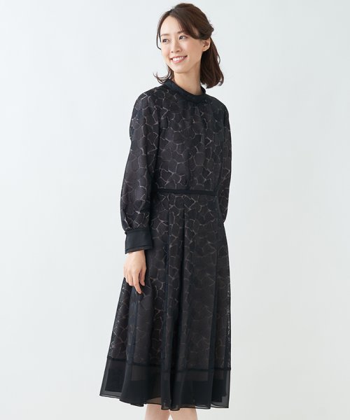 総柄ワンピ ス レリアン Leilian Magaseek