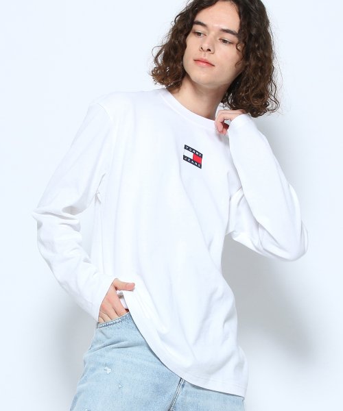 TOMMY JEANS(トミージーンズ)/フラッグロゴロングスリーブTシャツ/ホワイト