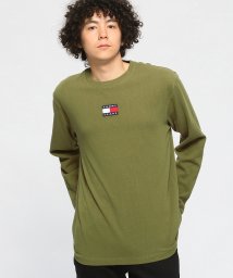 TOMMY JEANS(トミージーンズ)/フラッグロゴロングスリーブTシャツ/カーキ