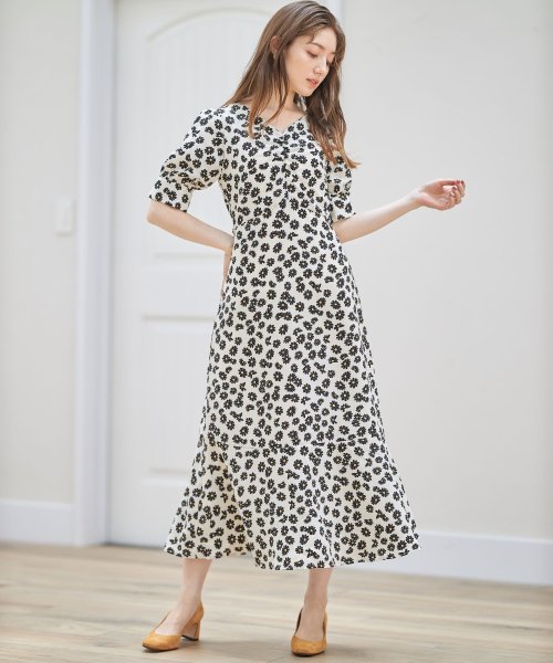 セール ウエストりぼん付きフロントシャーリングマーガレットプリントワンピース トッコクローゼット Tocco Closet Magaseek