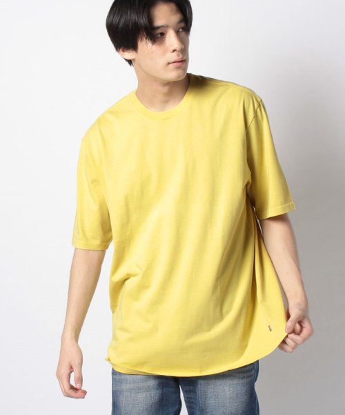LEVI’S OUTLET(リーバイスアウトレット)/STAY LOOSE SS TEE RUGGED DYE SUPER LEMON/イエロー